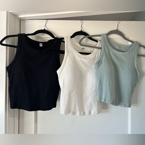 Uniqlo tank top with built-in bra (set of 3)
